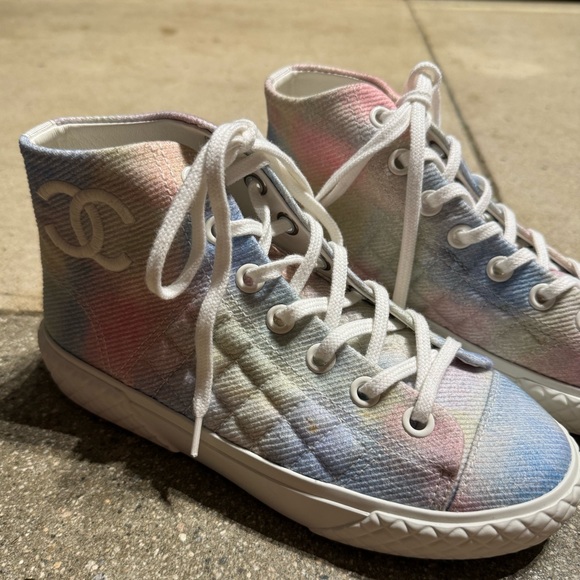 Chanel Printed Multicolor High Top Sneaker CC Logo - Picture 4 of 13